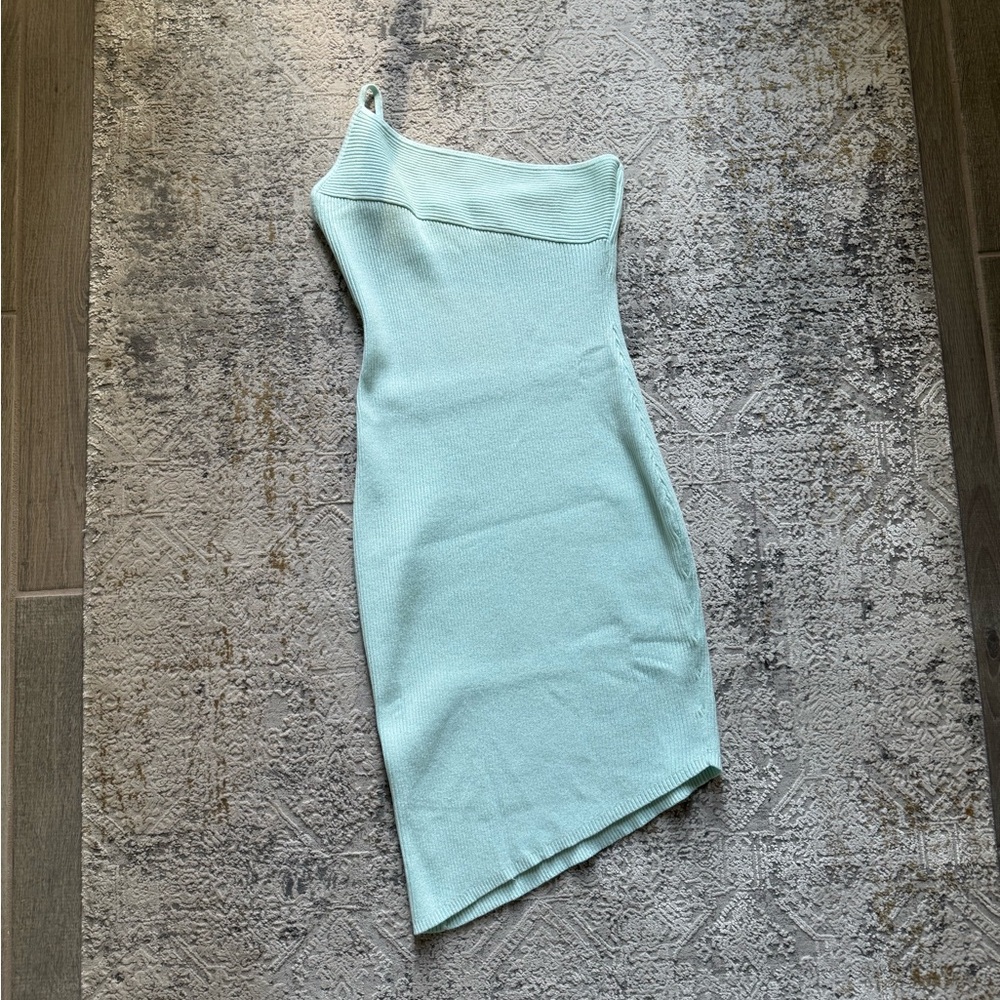 Elegant Mint Green One-Shoulder Dress - Picture 6 of 10